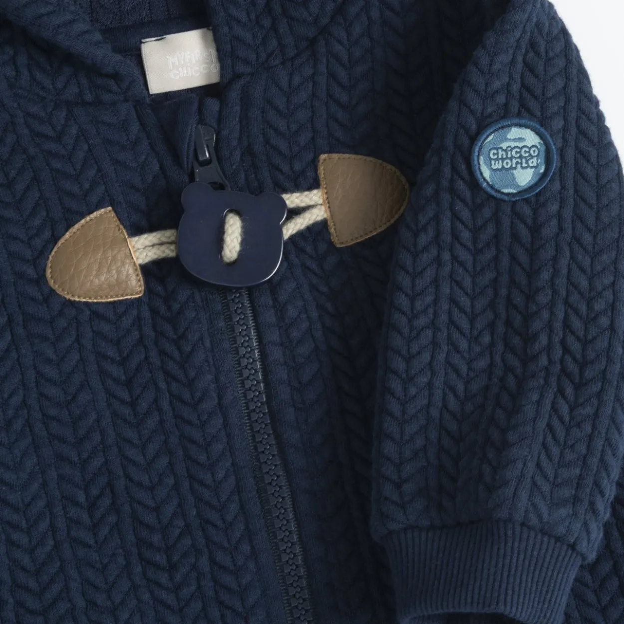 Cardigan con alamari e cappuccio