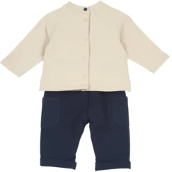 Completo maglia e pantaloni