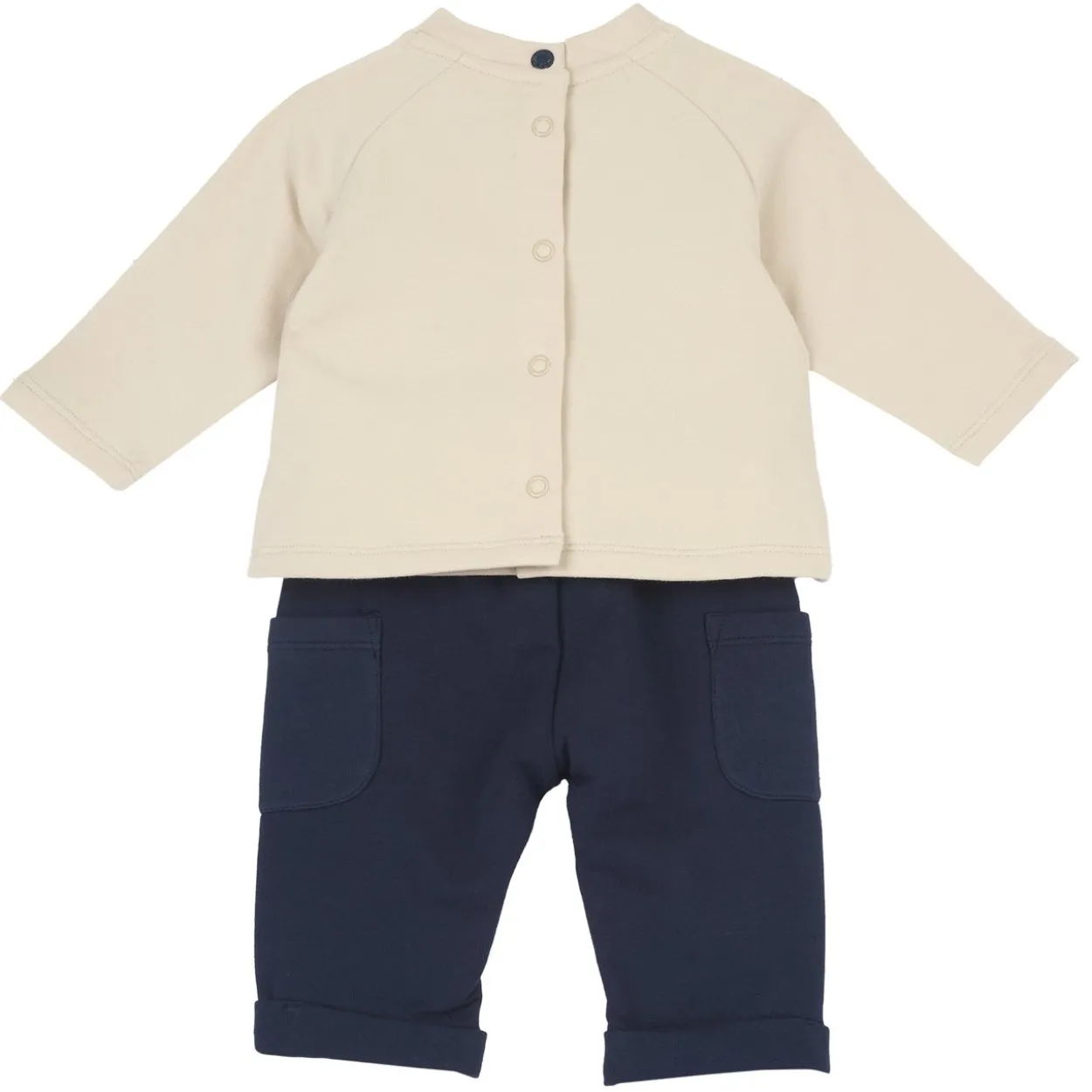 Completo maglia e pantaloni