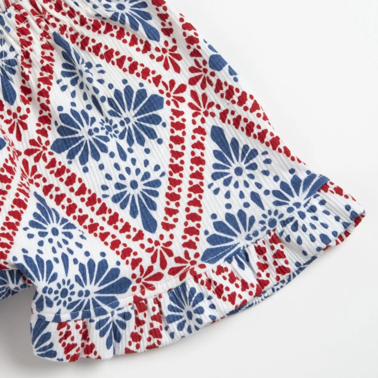 Completo maglietta con pantaloni corti stampa fantasia geometrica